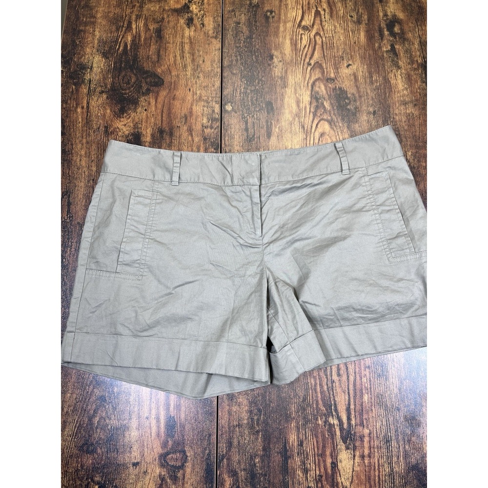 The Limited Women's Shorts Size 14 w/ 5" Inseam Green Khaki Excellent